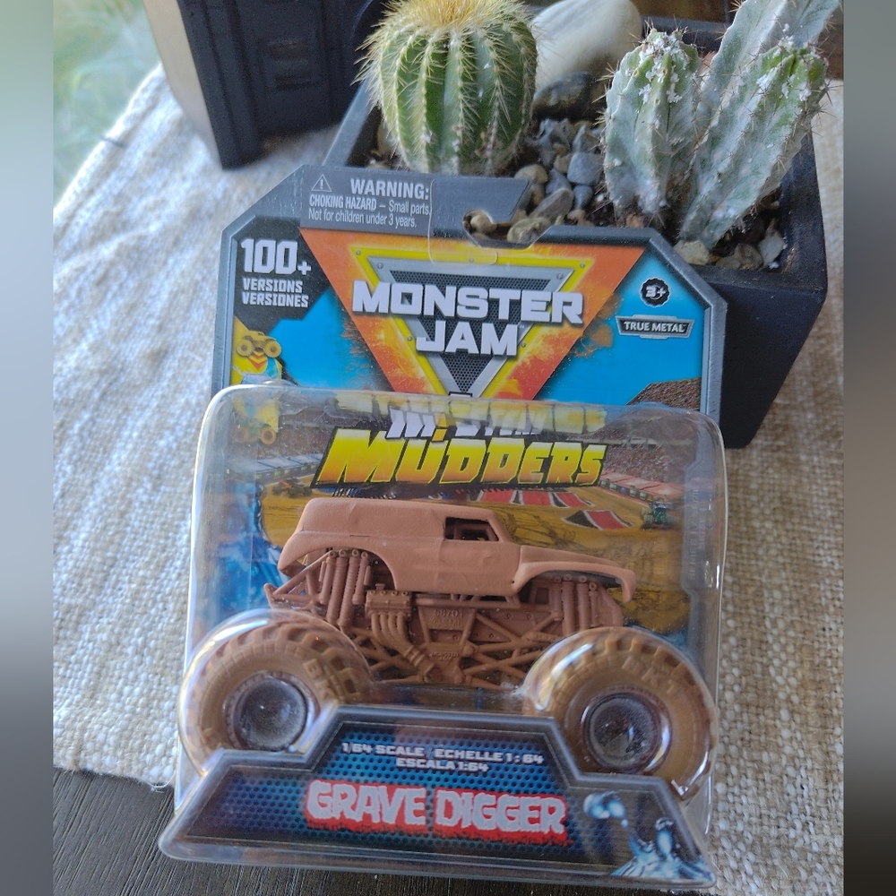 GRAVE DIGGER MYSTERY MUDDER MONSTER TRUCK. WASH TO REVEAL! SOLD OUT IN STORES